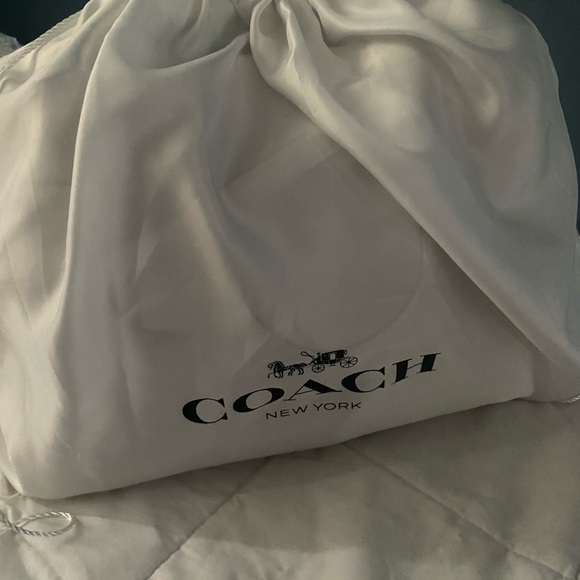 Lora Carryall - Picture 9 of 9